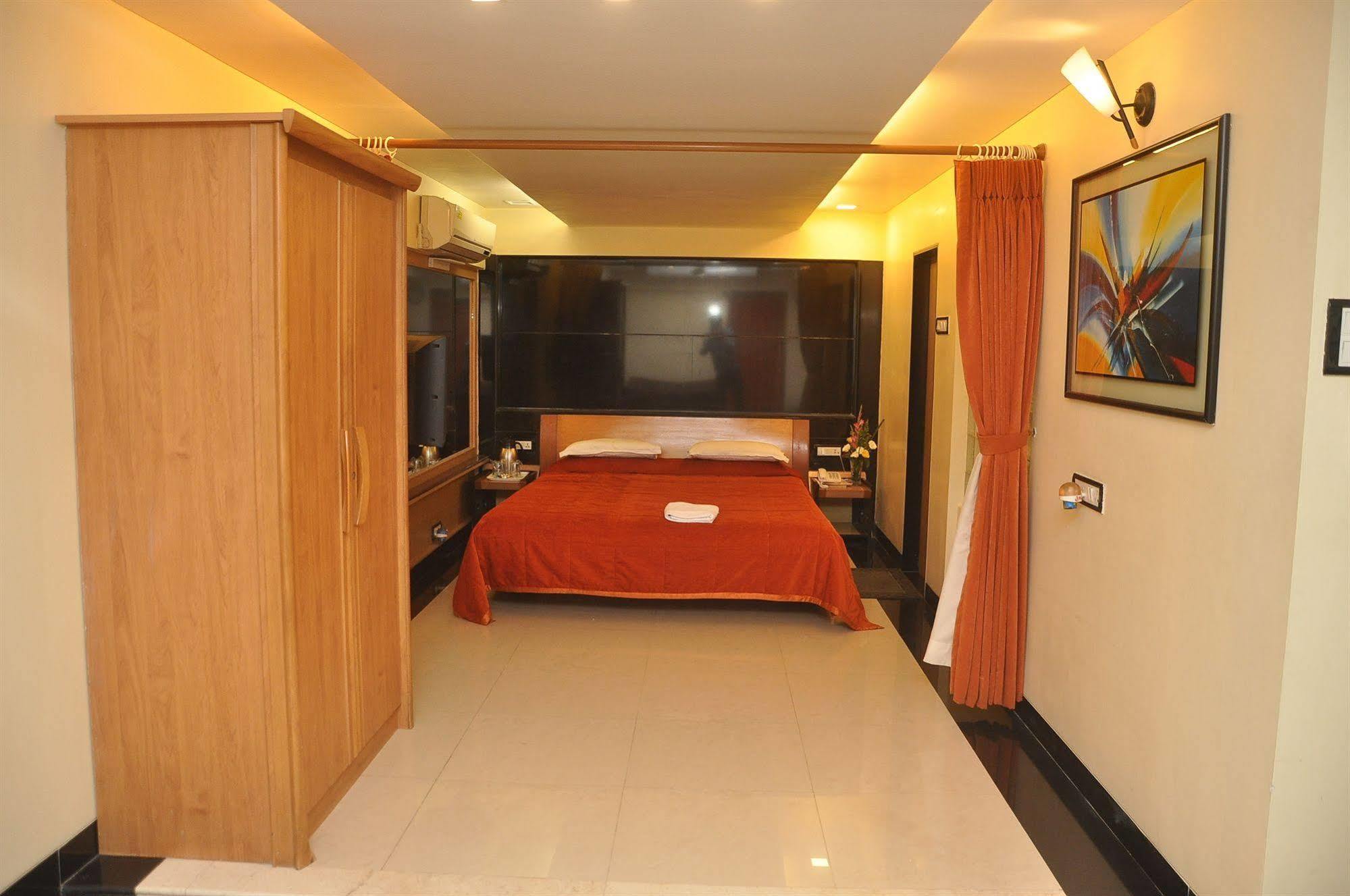 Hotel Metro Palace Mumbai Exterior foto